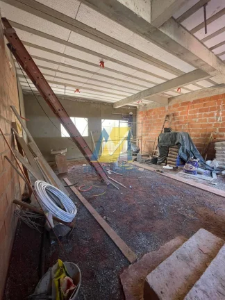 Imagem Sobrado moderno com 3 suítes, 4 vagas e quintal para lazer exclusivo
