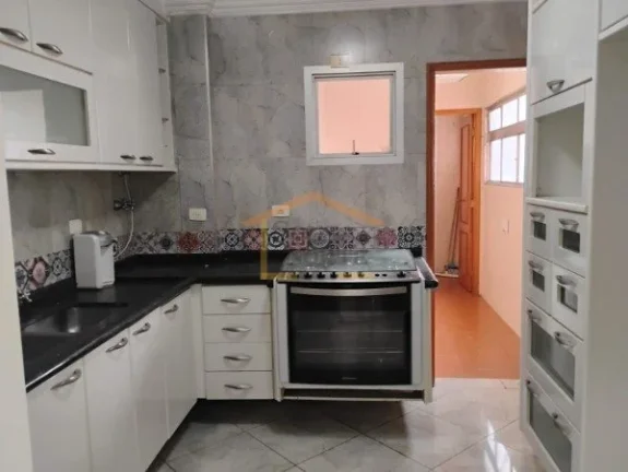 Imagem Apto semi mobiliado, 3 dormitórios, com armários, sendo 1 suíte, sala 2 ambientes, sacada, 3 banh...