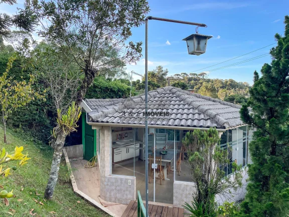 Imagem Casa à venda em Campos do Jordão - Com vista panorâmica e lareira