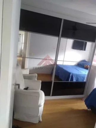 Imagem Francisco Egito vende Bom apartamento todo reformado,piso laminado na sala e nos quartos,banheiro com armário e box tipo blindex,sala ampla,cozinha m