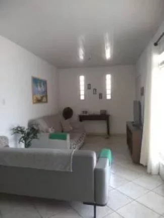 Imagem Casa à Venda em Canasvieiras – 4 Dormitórios 200 Metros da Praia