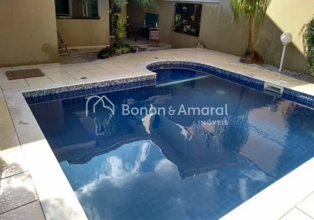Imagem Linda casa à venda em condomínio fechado em Valinhos/SP.

Casa muito espaçosa com 260m² de área...