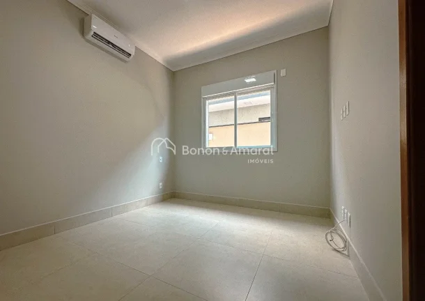 Imagem Maravilhosa casa térrea, acabamento de primeira, com 3 suítes todas com armários e ar condicionad...