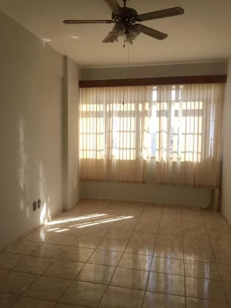 Imagem Vende-se apartamento no Centro com vista privilegiada para a praça 94m2