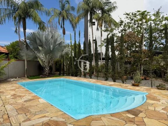 Imagem Sobrado averbado a venda no Saguaçu com piscina.