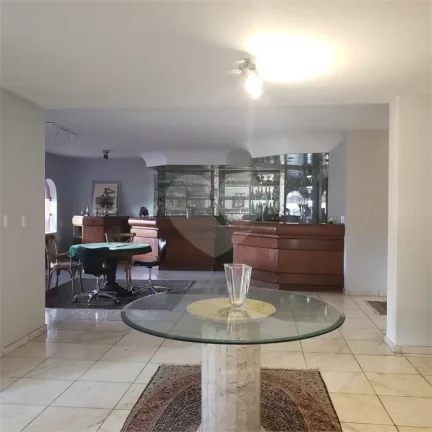 Imagem Casa à venda com 6 quartos, sendo 4 suítes, em Vila Sônia, São Paulo - SP