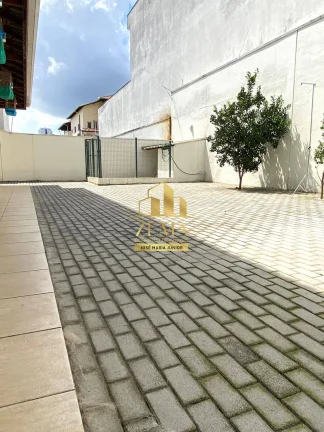 Imagem Sobrado Amplo, 04 Sts, excelente configuração e acabamentos, vila oliveira.