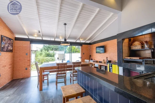 Imagem Casa Geminada 3 suítes!