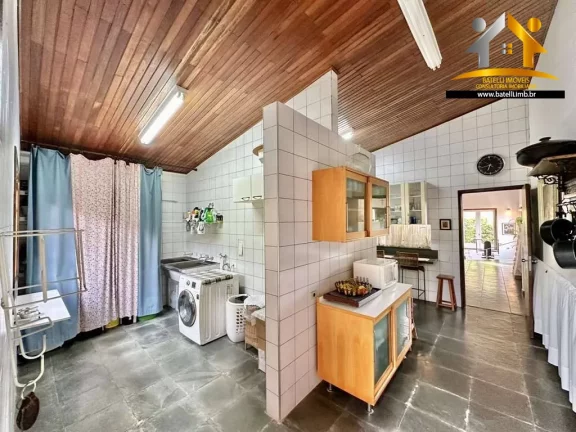 Imagem Casa à venda localizada no miolo da Granja Viana, em Cotia - SP | Batelli Imóveis