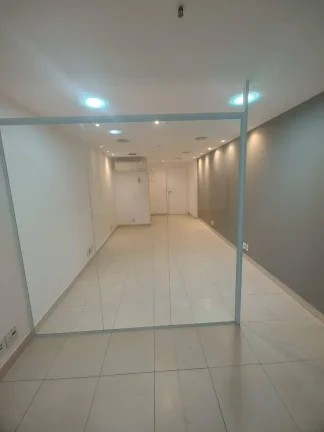 Imagem Sala Comercial na torre do Norte Shopping 45m2 toda reformada