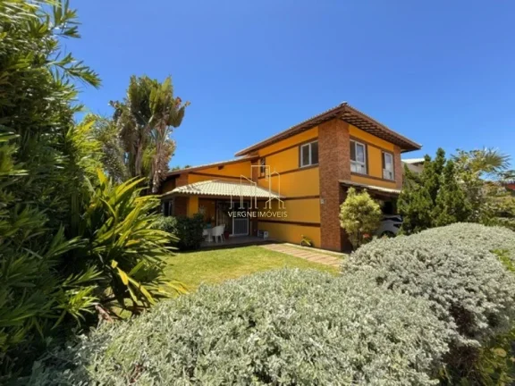 Imagem Casa de Alto Padrão à Venda em Stella Maris | 4 Suítes | 296m² | Condomínio com Acesso Privativo à Praia