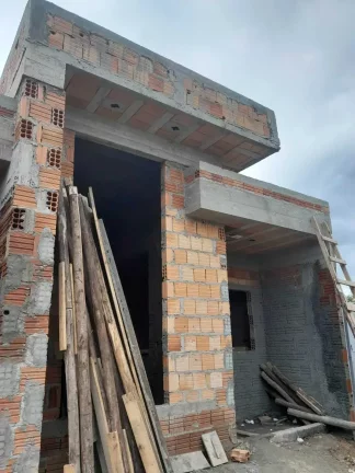 Imagem Casa em construção com 3 dormitórios sendo 1 suíte e 2 vagas de garagem em Palhoça/SC