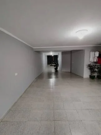 Imagem Casa Assobradada Corredor Lateral 8 vagas 3 Dormitorios Sendo 1 Suíte