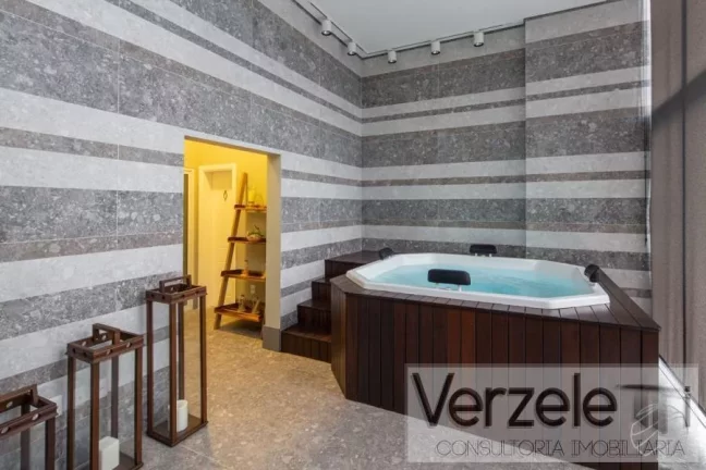 Imagem Apartamento 4 ou + dormitórios para Venda em Balneário Camboriú / SC no bairro Centro