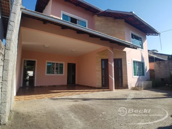 Imagem Casa no bairro Itaum, Joinville: 126m², 4 dormitórios, 1 suíte, 4 banheiros por R$ 840.000 - Venda.