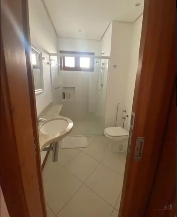 Imagem Essa casa incrível, tem uma identidade única, extremamente elegante, com muita luz e ventilação ...