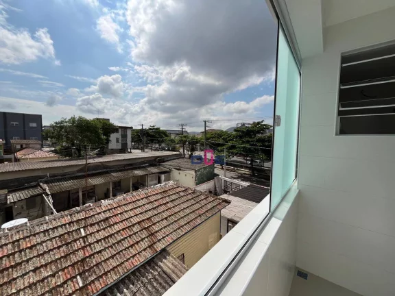 Imagem Apartamento impecável, no canal 6 de frente, 2° andar com sacadinha. 2 quartos sendo 1 suite e vaga