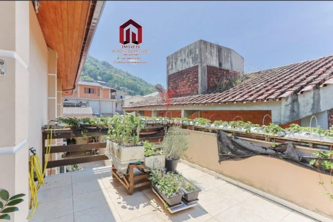 Imagem Casa a venda em Florianópolis SC Bairro Trindade com 4 quartos, sendo 2 suítes ,295m²