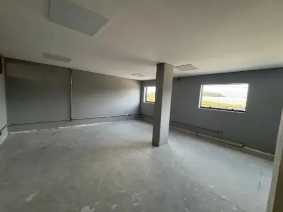 Imagem Galpão Industrial de Alto Padrão para Locação em Sorocaba-SP, Bairro Iporanga: 5 Salas, 5 Banheiros, 5 Vagas de Garagem, 3.000m².