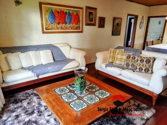 Imagem Casa a Venda no Bairro do Jardim Márcia em Campos do Jordão -SP.