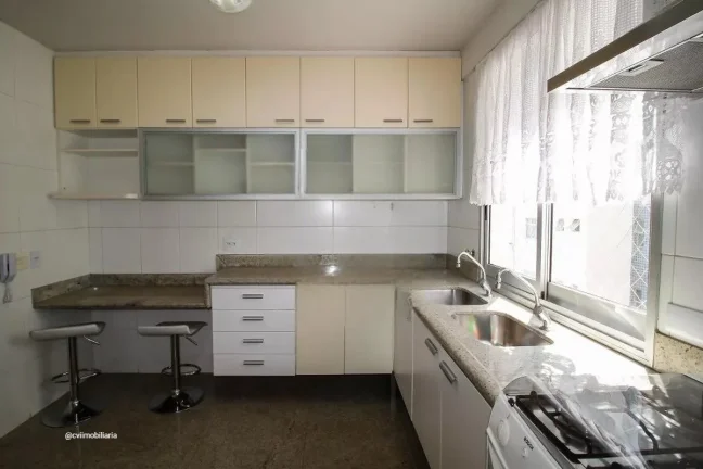 Imagem Excelente apartamento à venda com 3 quartos, sendo 1 suíte, e 2 banheiros no total. Este imóvel e...