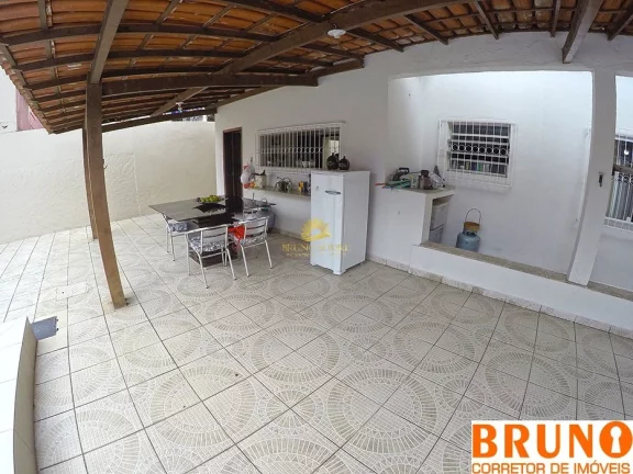 Imagem Excelente oportunidade de adquirir uma casa no bairro Itapebussu, em Guarapari! Localizada em uma á...