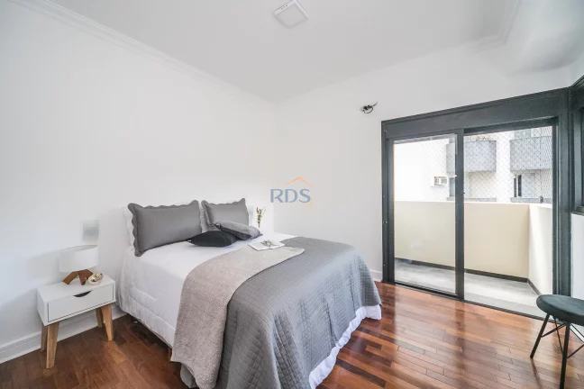 Imagem Venda de apartamento reformado com 4 dormitórios, sendo 2 suítes e duas vagas.