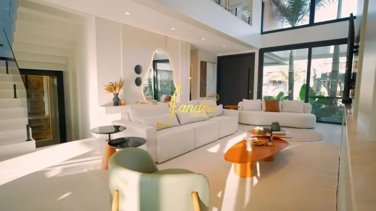 Imagem Casa em condomínio fechado beira de lago com 05 suítes_- entrega maio 2022