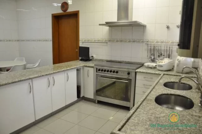 Imagem Casa Alto Padrão com 4 suites, Forest Hills - Jandira/SP