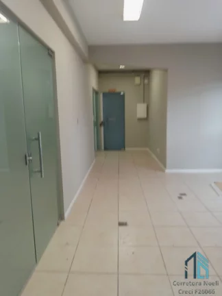 Imagem Sala comercial 90 m², dividida em recepção, copa, banheiro e ambiente para dois (escritórios -consultórios) Curitiba PR
