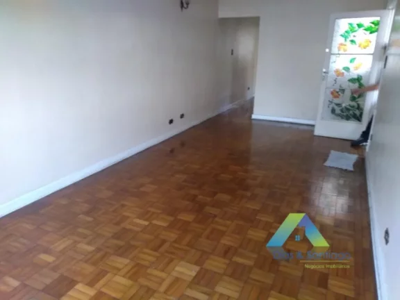 Imagem Ótima casa com 3 dormitórios, 5 vagas de garagem em bairro tranquilo e próximo a comércios e principais avenidas com excelente valor !
