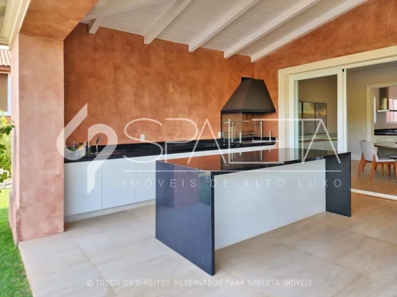 Imagem Linda residência com arquitetura toscana à venda no Boulevard da Fazenda da Grama