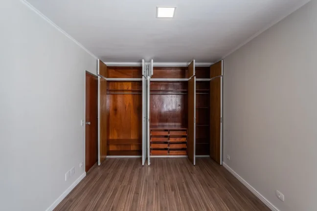 Imagem Apartamento 137M² Reformado, 3Q, 1 Suíte, 2 Banheiros, 1 Vaga, Sol da Manhã, Banheira, Academia, Salão de Festas, Área Verde, Armários.