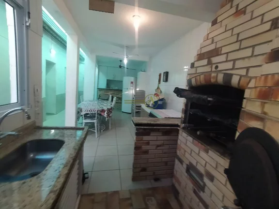 Imagem Casa a 500m da Praia de Peruibe, 4 dorms perto de toda rede comercial