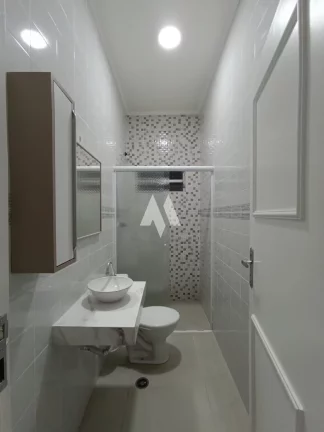 Imagem Sobrado com 3 Quartos e 2 banheiros à Venda, 98 m² por R$ 660.000