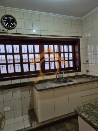 Imagem Imperdível: Casa à venda na Vila Mariana, São Paulo-SP. 3 quartos, 1 suíte, 2 salas, 3 banheiros, 2 vagas, 210m².