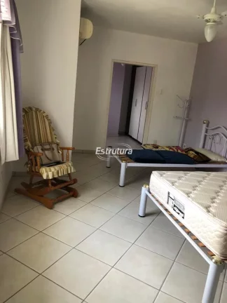 Imagem Linda casa de cinco dormitórios no bairro Nossa Senhora de Lordes.