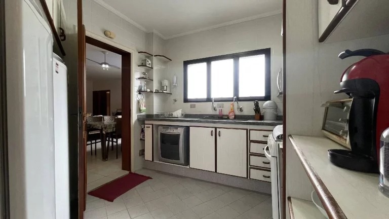 Imagem *Viva o Paraíso na Riviera: Apartamento Espaçoso com Vista para o Mar!*