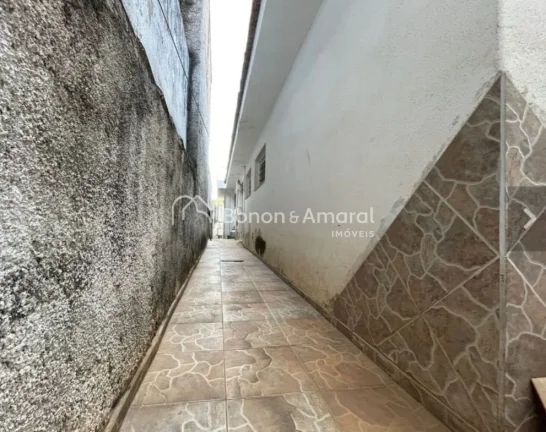 Imagem A casa contém 158 m² de área construída em um terreno de 250 m², oferece um espaço ideal para ...