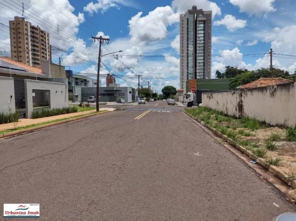 Imagem Terreno à Venda com 767 m2 no Bairro São Francisco na Rua José Oliva - Todo Murado