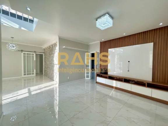 Imagem Excelente residência com 5 quartos, sendo 4 suítes, em condomínio fechado localizado no bairro Gl...