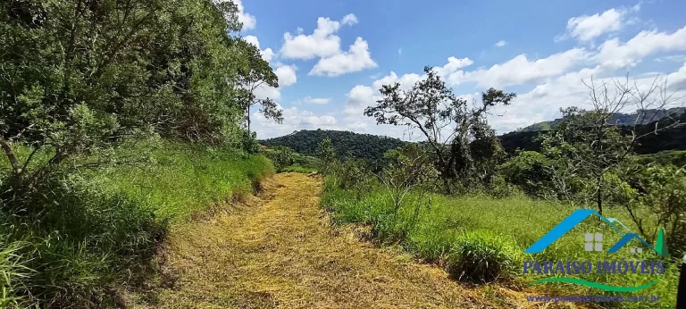 Imagem Paraíso Ecológico: Terreno com Nascente Própria e Vista para as Montanhas.