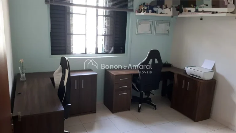 Imagem Com 190 m² de área construída em um terreno de 250 m², esta residência combina conforto, funcio...