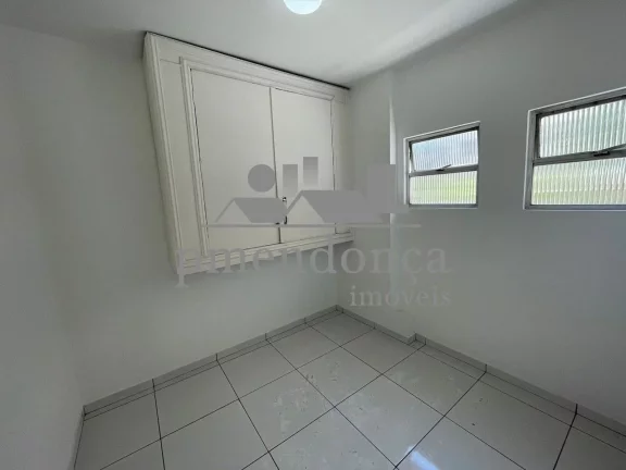 Imagem Apartamentos com living para 02 ambientes, 03 dormitórios com armários, banheiros com box, cozinha...