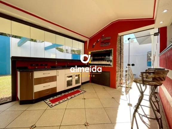 EXCELENTE CASA EM BAIRRO NOBRE