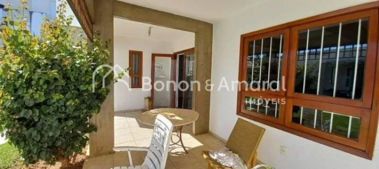 Imagem Linda casa á venda no Condomínio Reserva Iguatemi com hall de entrada social e de serviço, vaga p...