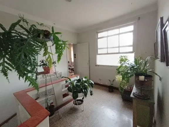Imagem Casa ampla com 3 quartos, suíte com banheira e terraço no Centro – 2 vagas de garagem