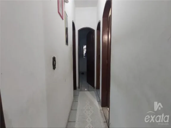 Imagem Manoel Plaza, casa com 3 quartos com 1 suite, sala e cozinha ampla, banheiro social, varandão, 3 vagas de garagem, terreno de 300 m²