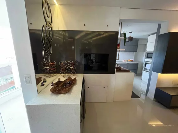 Imagem Apartamento alto padrão com 3 suítes e 3 vagas de garagem em Balneário Camboriú/SC