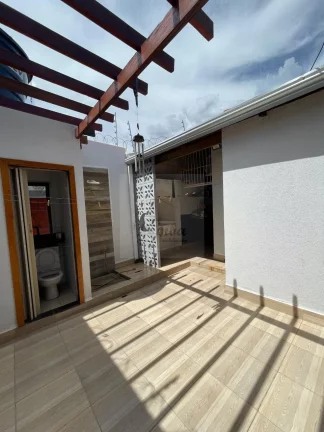 Imagem Casa em Condomínio para Locação em Cuiabá-MT (Jardim Mossoró) - 3 Quartos, 2 Suítes, 1 Sala, 2 Vagas de Garagem!
